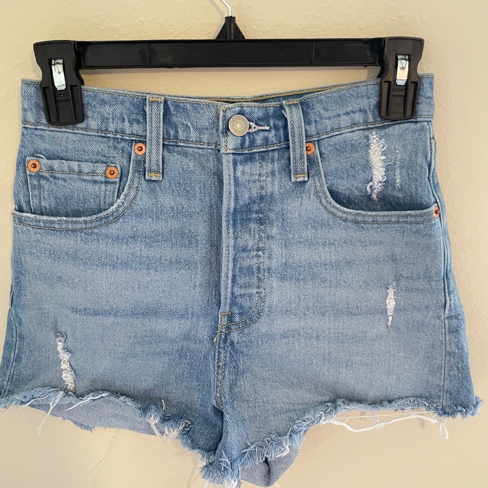 Levi’s Ribcage Shorts